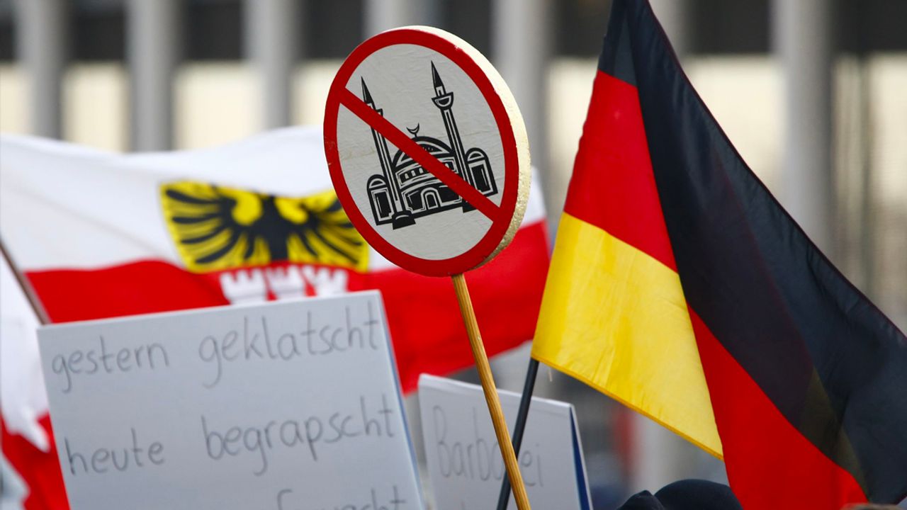 Alman halkı ülkede ırkçılık olduğunu kabul ediyor