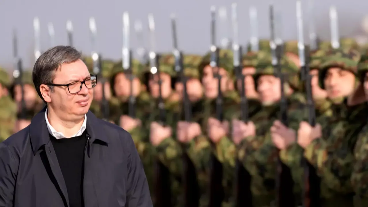 Sırbistan Cumhurbaşkanı'ndan Orduya 'Hazır Ol' Emri