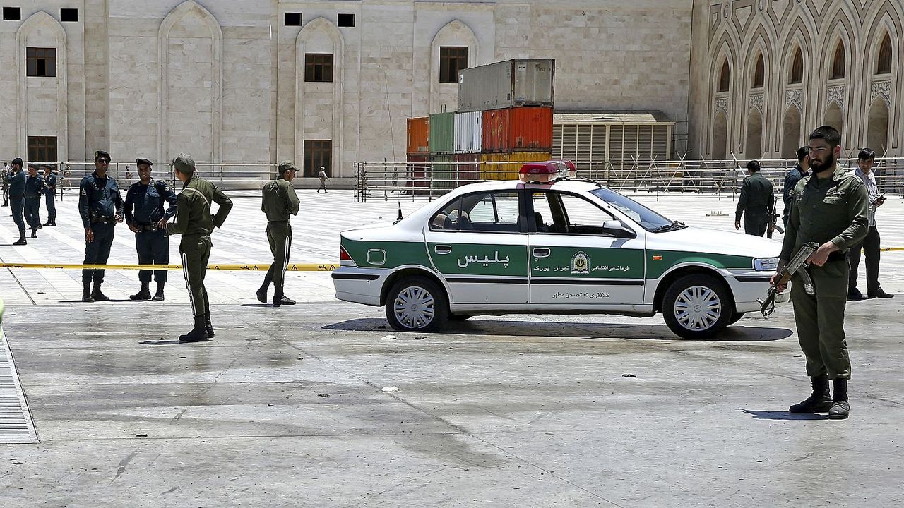 İran'daki Silahlı Saldırılarla İlgili 70 Kişi Gözaltına Alındı