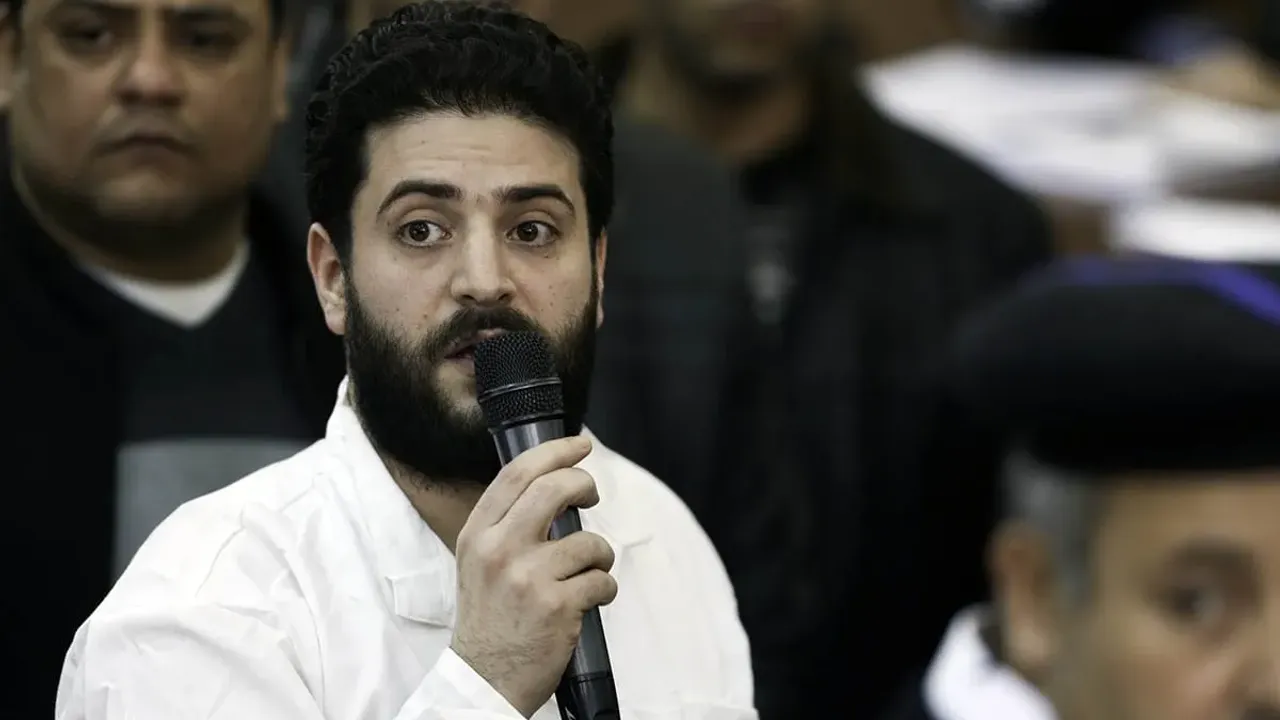 Mısır, Mursi'nin Avukat Oğlunu Hala Hücre Hapsinde Tutuyor