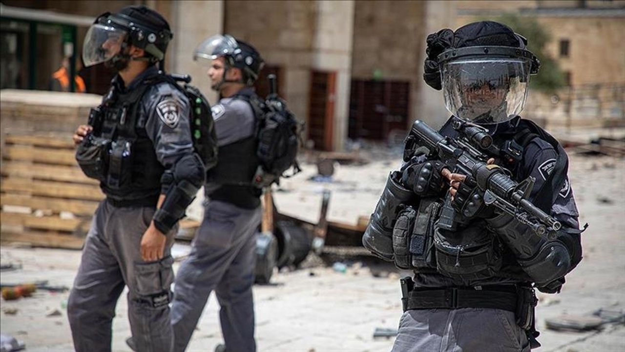 İsrail Askerleri Bir Filistinliyi  Öldürdü