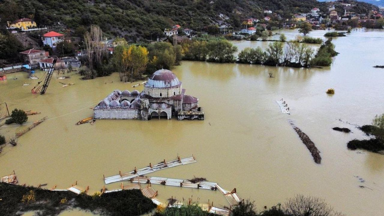 Sel Felaketinde Kurşunlu Cami Sular Altında Kaldı