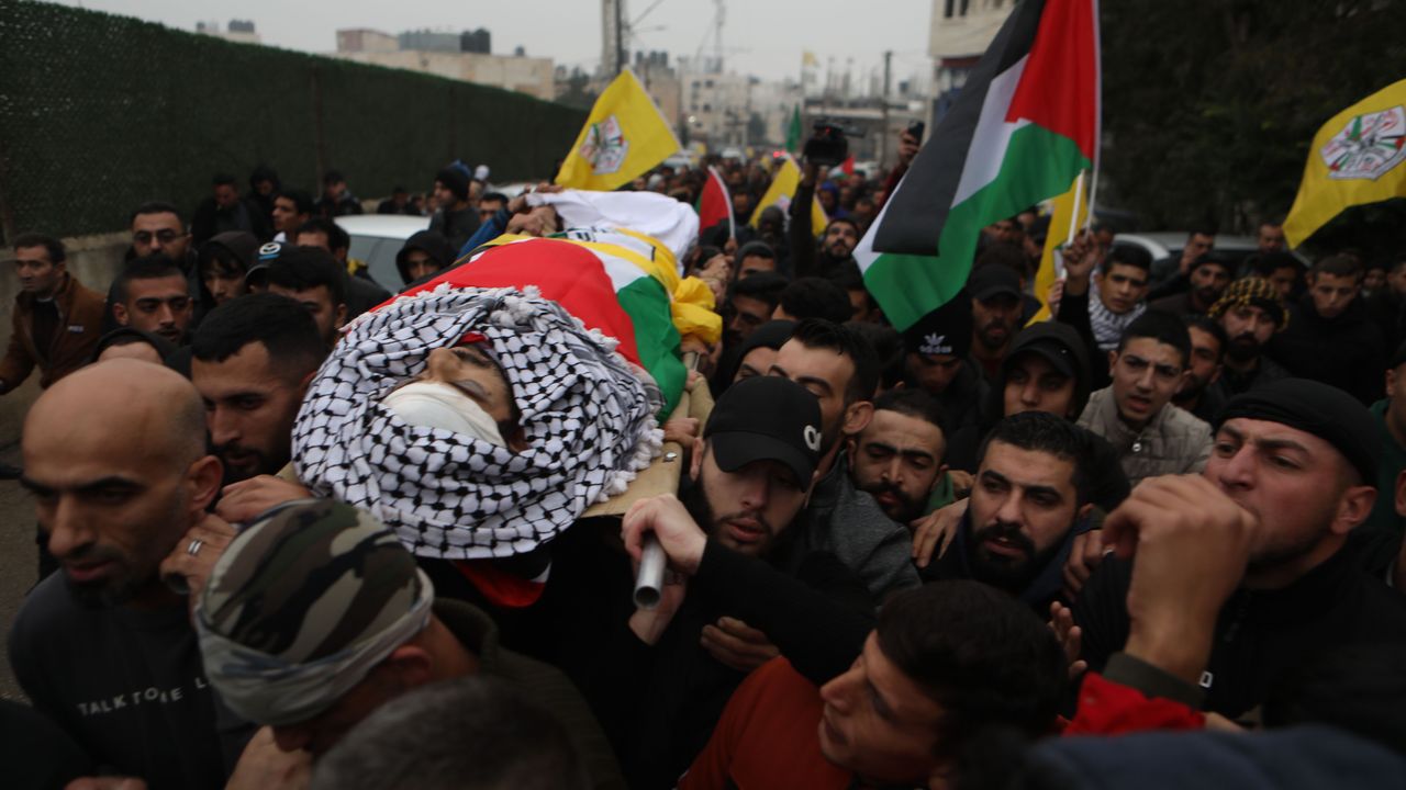 İsrail, Batı Şeria'da Filistinli Bir Genci Öldürdü