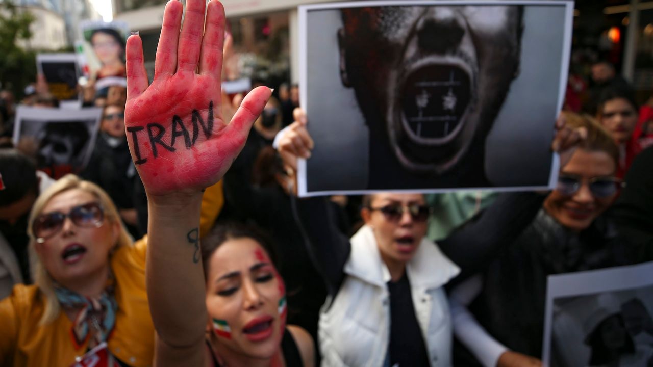 İran'da Hayatını Kaybedenlerin Sayısı 304'e Yükseldi