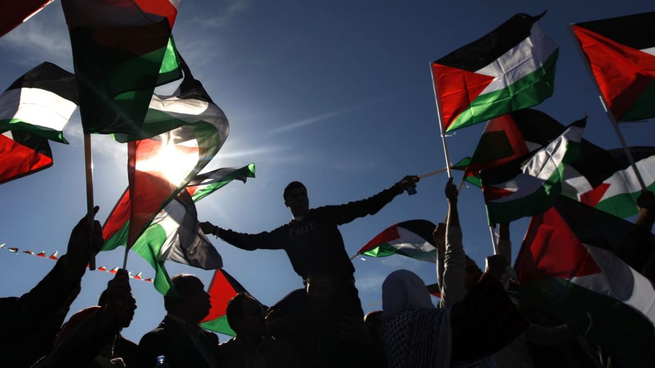 İİT "Filistin Halkının Meşru Haklarını Destekleme Sözünü" Yineledi