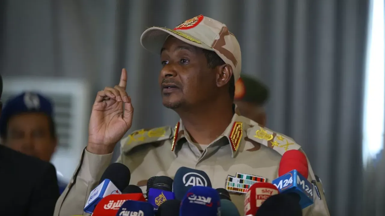 Sudanlı General: Sokaklardaki Gençlerin Yanındayım