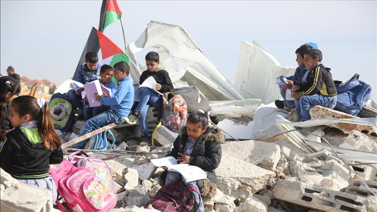 İsrail Güçleri, Batı Şeria'nın Güneyinde Bir Okulu Yıktı