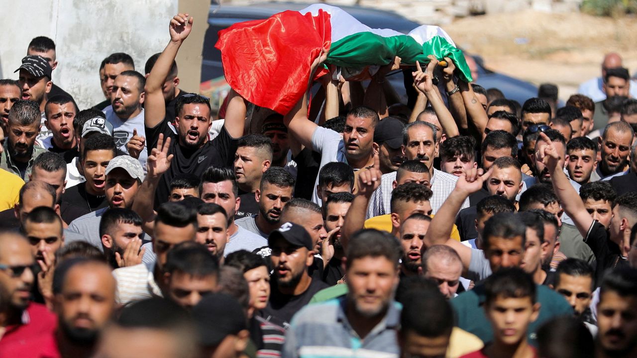 İsrail Askerleri Batı Şeria'da Bir Filistinliyi Öldürdü