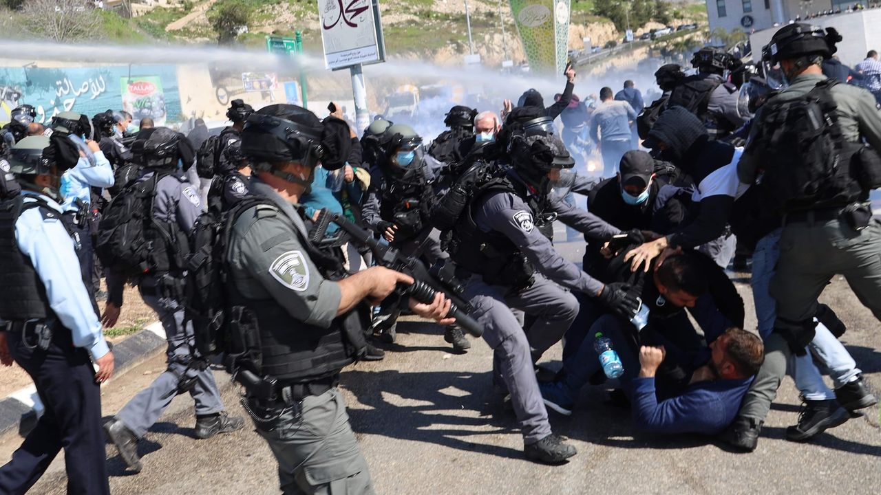 İsrail Güçleri Batı Şeria'da 6 Filistinliyi Yaraladı