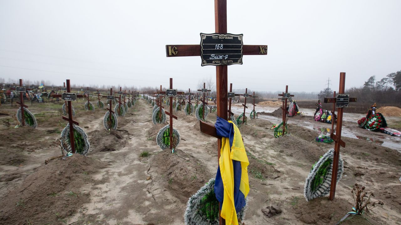 Ukrayna'da İsimsiz Mezar Taşlarının Sayısı Artıyor
