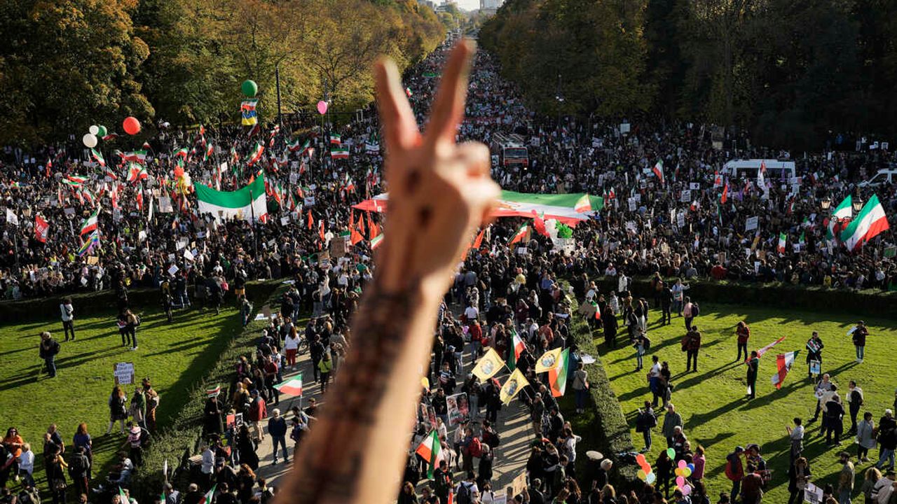 İran Halkının Yeni Yıldan Beklentisi "Özgürlük ve Refah"