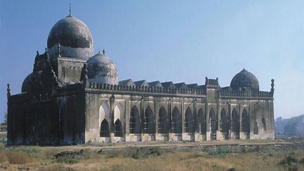 Hinduların Babri Cami'ni Yıkmasının Üzerinden 30 Yıl Geçti