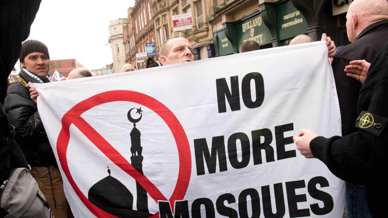 Almanya'daki Irkçı Saldırılar Müslümanları Hedef Alıyor