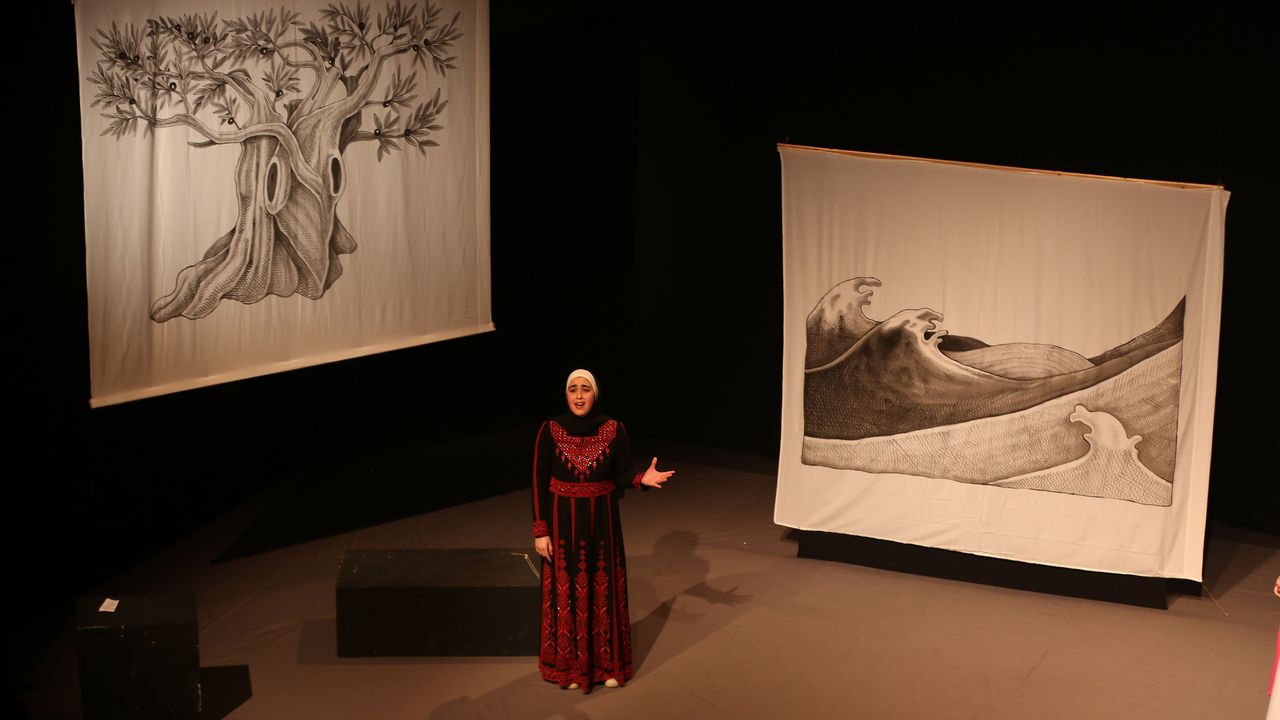 Gazze'de Filistinlilerin Dönüş Hakkının Anlatıldığı Tiyatro Oyunu Sahnelendi