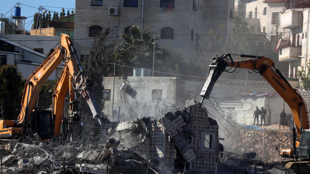 İsrail, Batı Şeria'da Filistinlilere Ait 2 Evi Yıktı