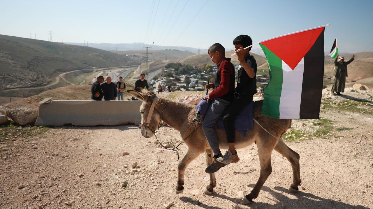 Filistin Halkından İsrail'in Yıkmaya Çalıştığı Köye Destek