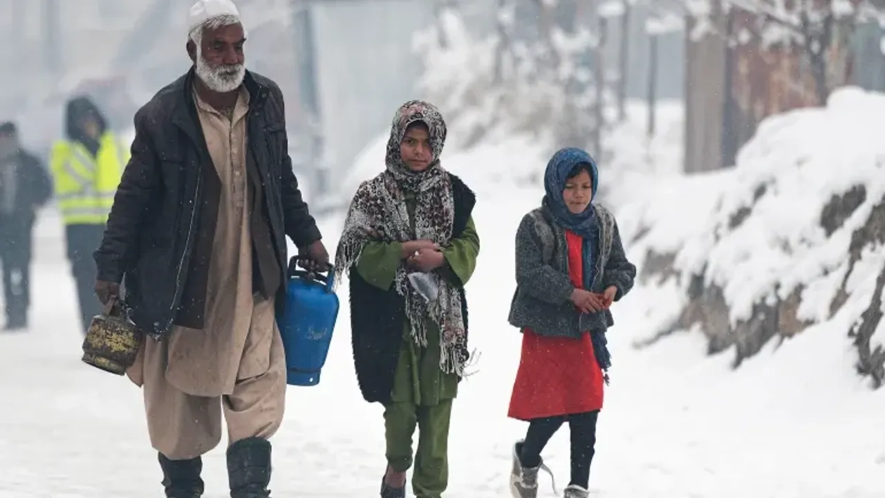 Afganlar İçin Zorlu Seçim: Yiyecek Ya Da Sıcaklık