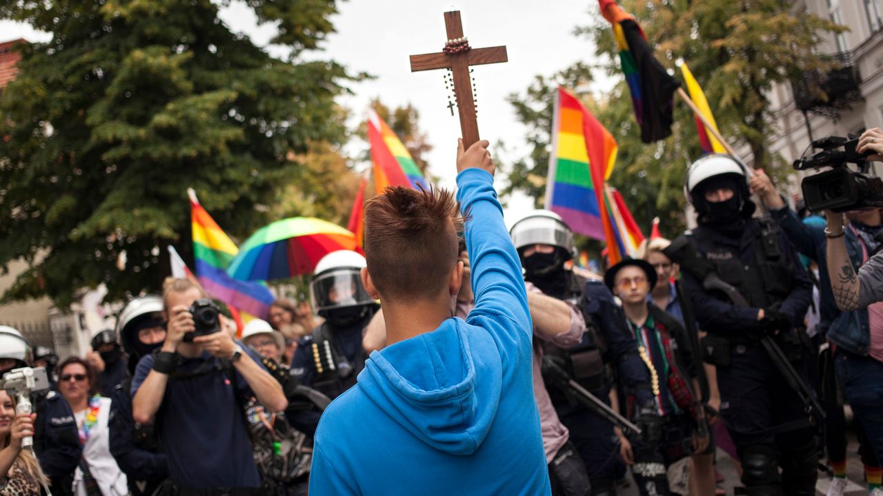 İngiltere Kilisesi Eşcinsellere Dini Nikah Kıymayı Reddetti