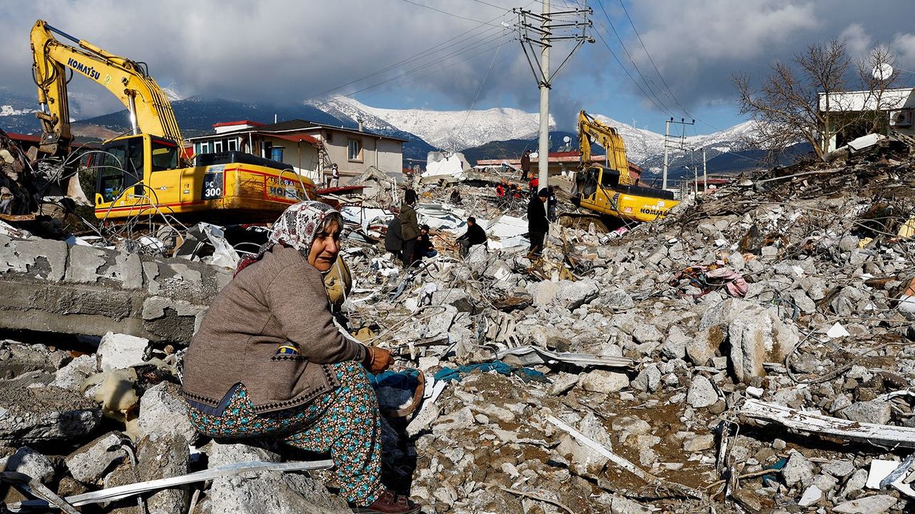 DSÖ: Türkiye'deki Depremler Yüzyılın En Kötü Afeti