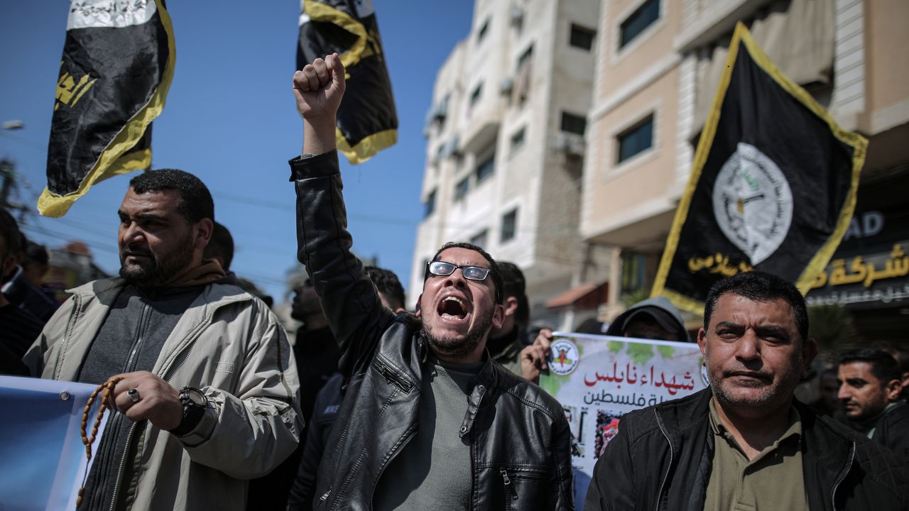 Filistinliler, Nablus baskınını protesto etti