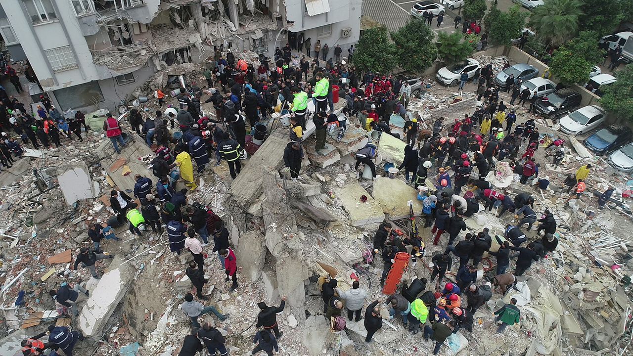 Deprem sonrası hangi ülkeler Türkiye'ye yardım gönderdi?