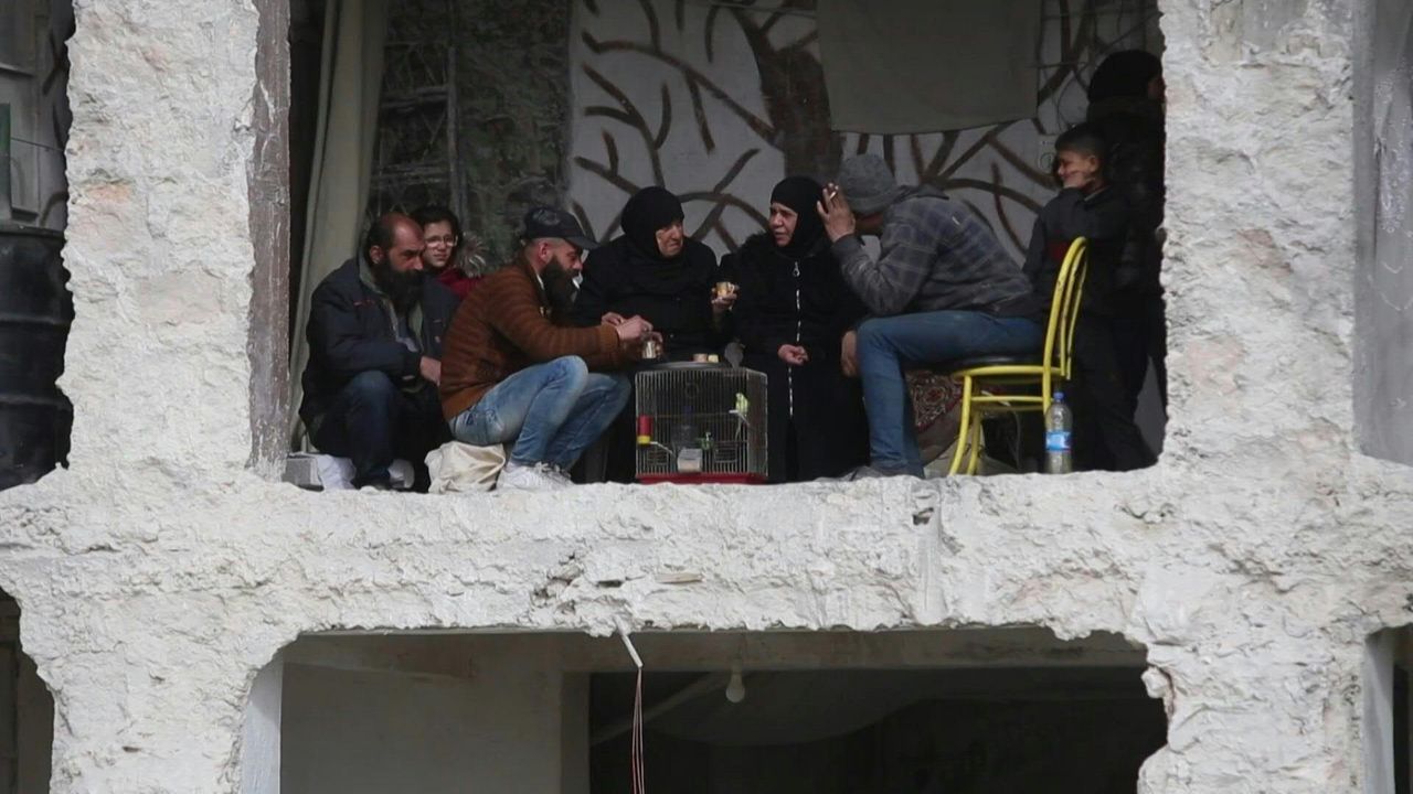 Halepliler yıkılan evlerinden ayrılamıyor