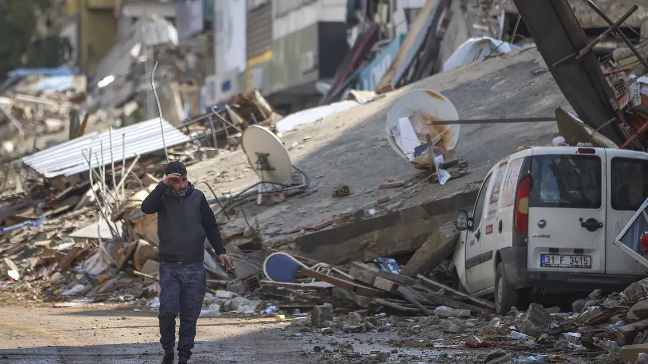 Depremlerden sonra Suriye'de BM ve rejim başarısız oldu