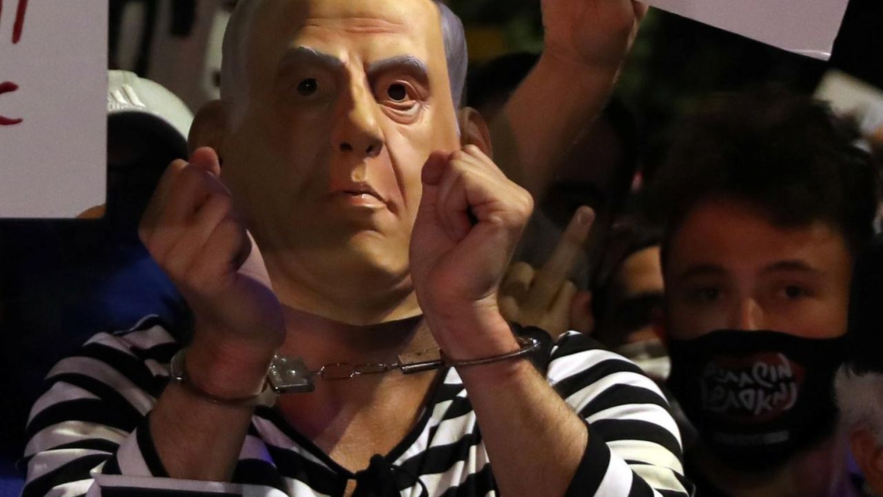 Netanyahu, yargı düzenlemelerinde "şahsi" çıkarlarına da yer verdi