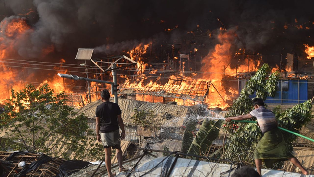 Arakanlı Müslümanların kampında yangın çıktı