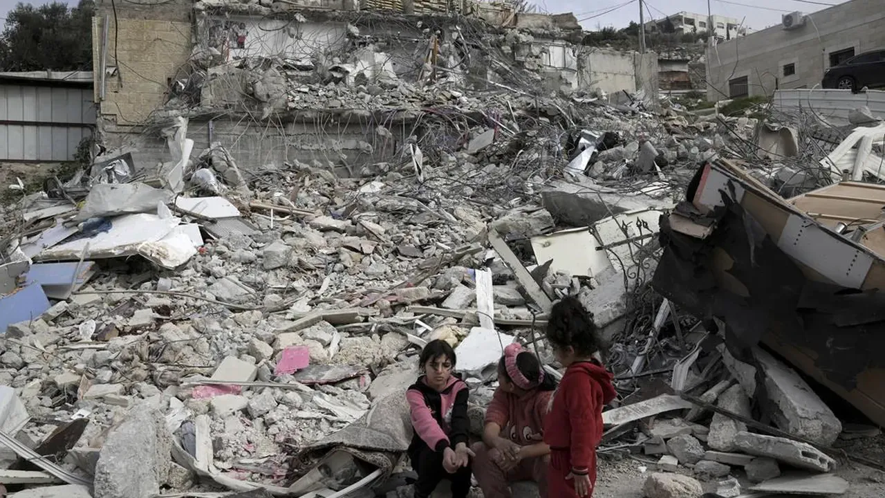 İsrail güçleri Filistinlilere ait 9 evi yıktı