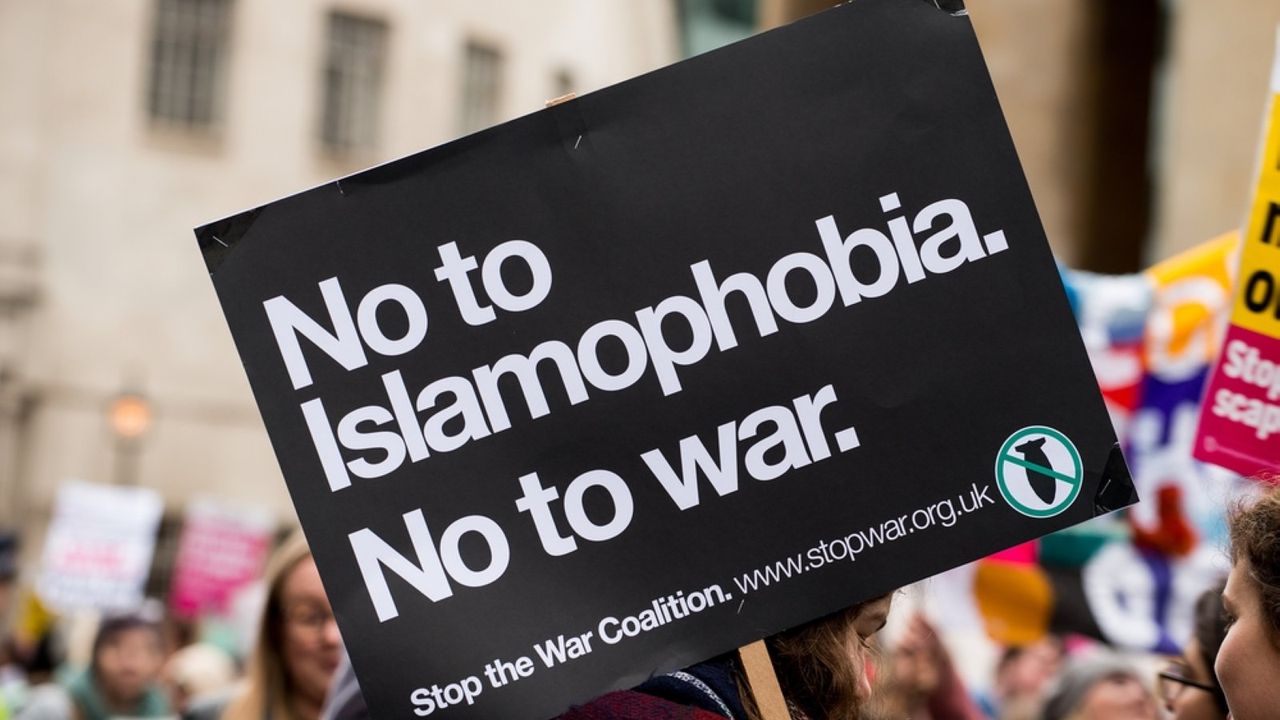 İİT'den İslamofobiyle mücadele çağrısı