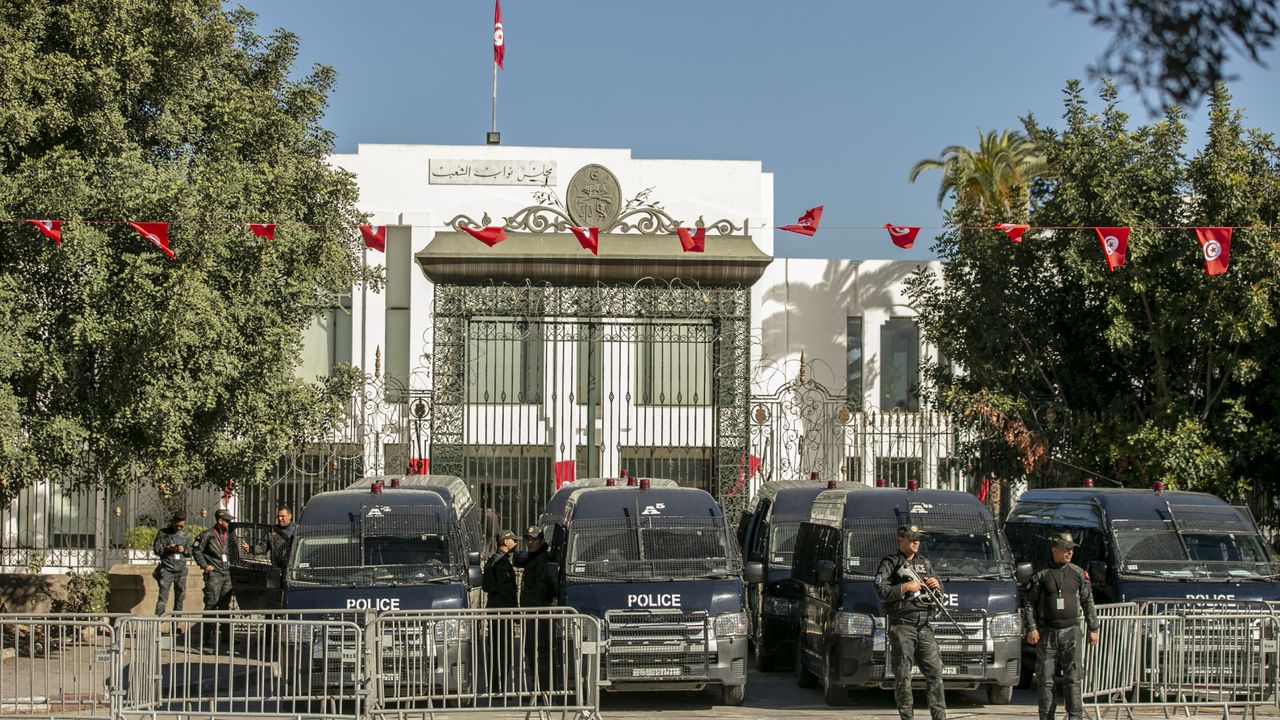 Tunus'ta 20 ay sonra Meclis yeniden açıldı