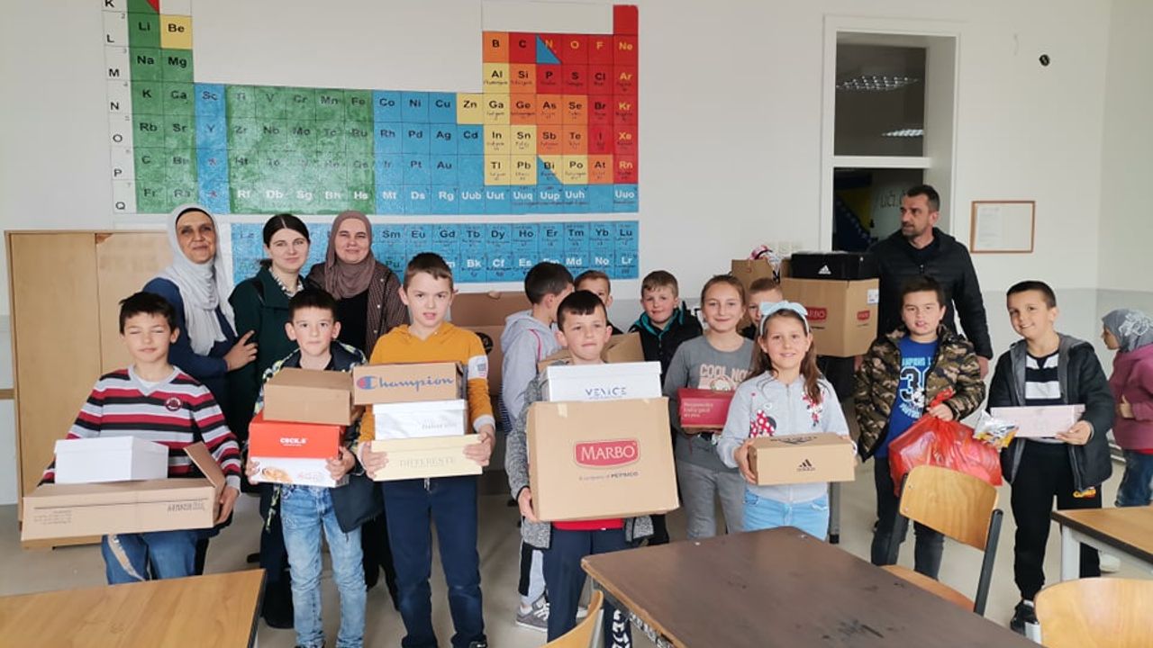Bosna Hersekli öğrencilerden depremzedelere oyuncak yardımı