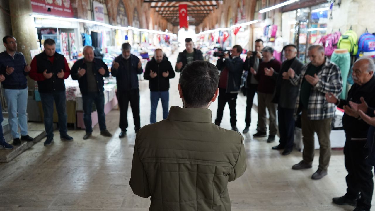 Edirne'de dükkanlar toplu duayla açıldı