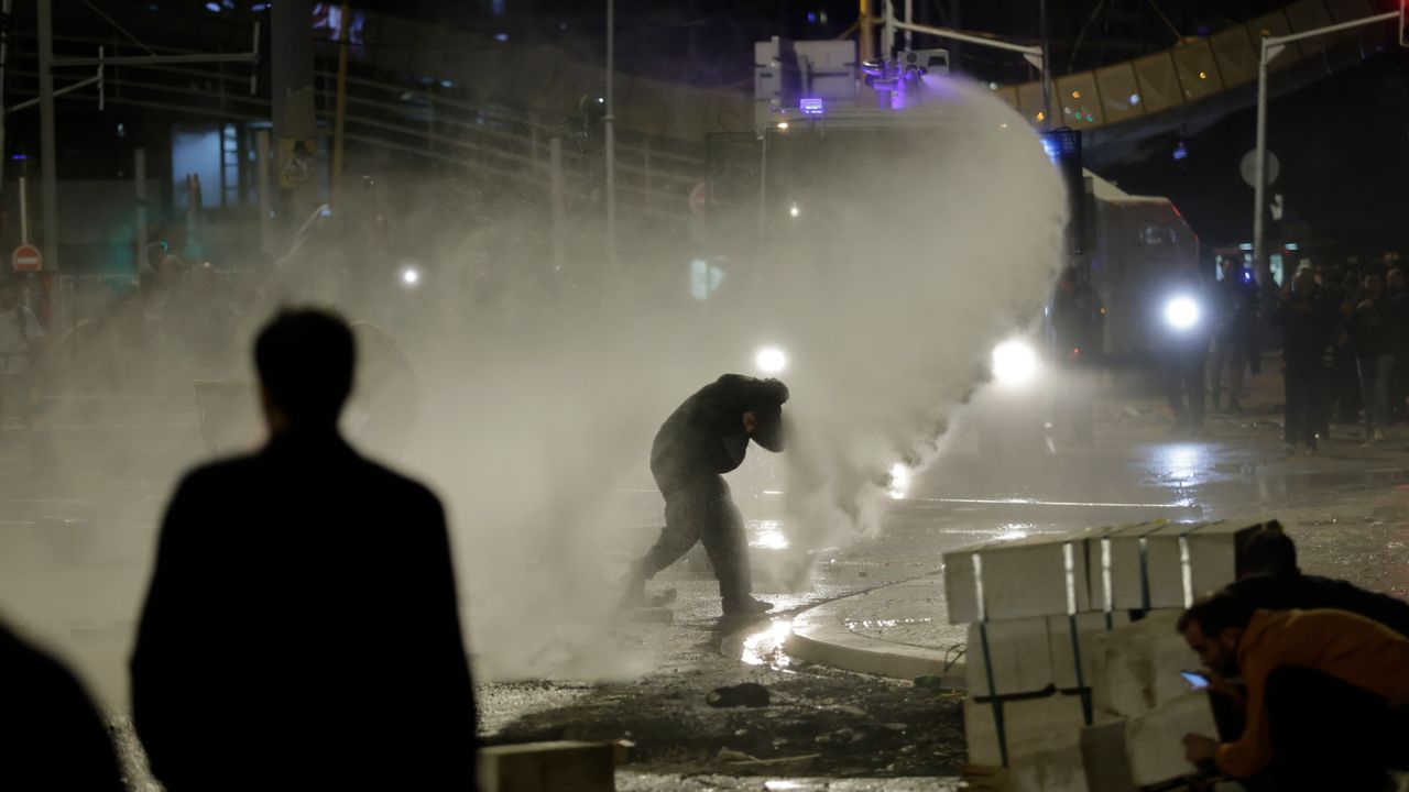 İsrail polisi Tel Aviv'de gösterilere müdahale etti