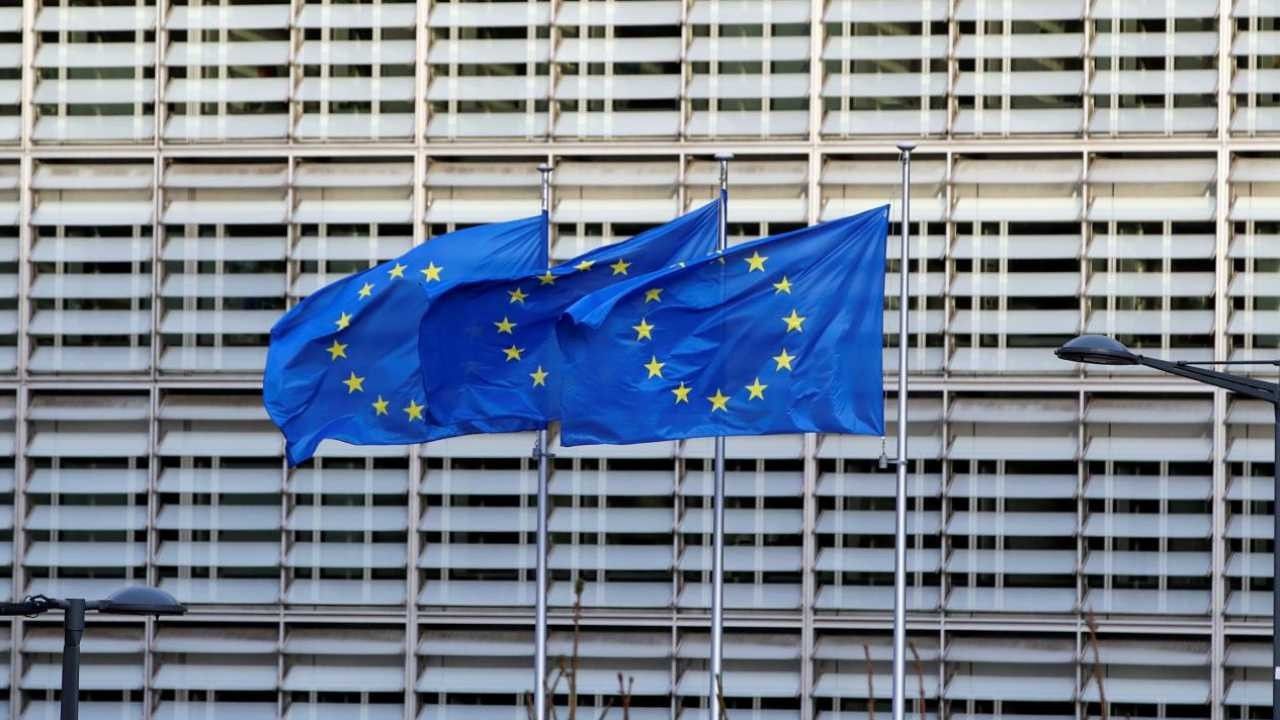 Avrupa Birliği kolları "depremzedeler" için sıvadı