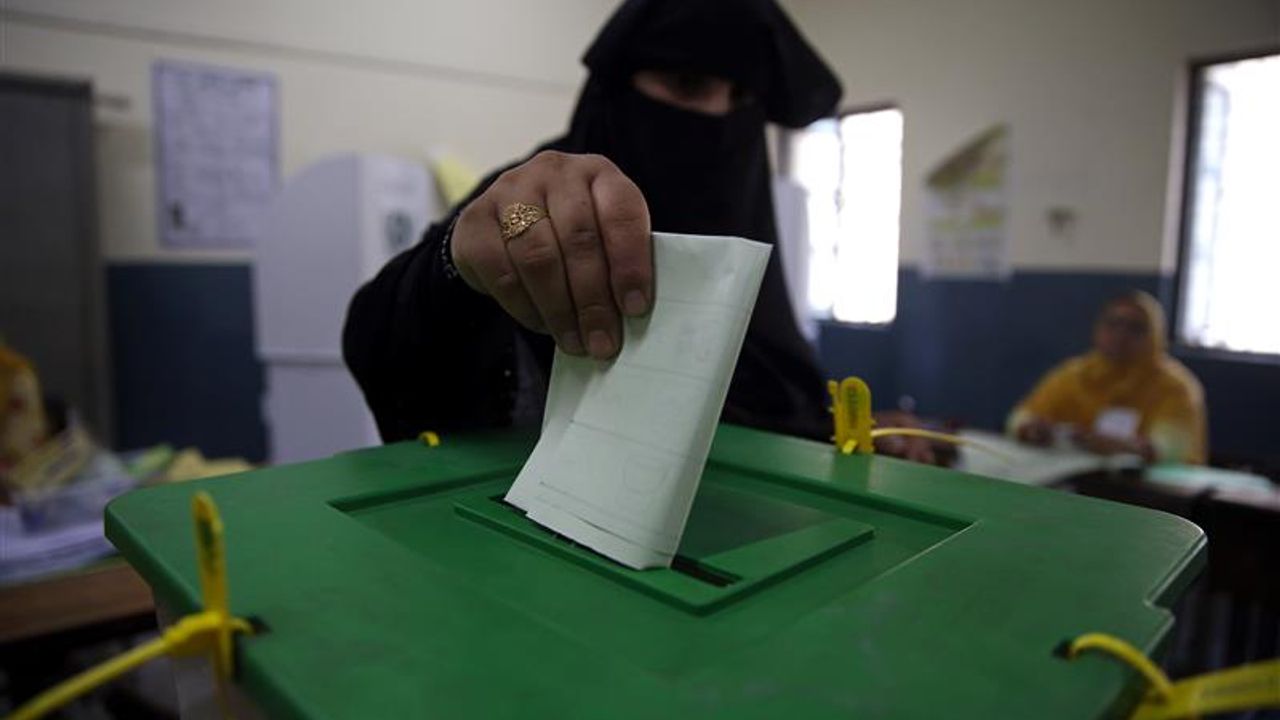 Pakistan'da genel seçim tarihi belli oldu