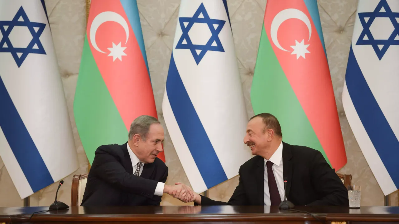 İsrail Azerbaycan'a 100'e yakın silahla dolu uçak gönderdi
