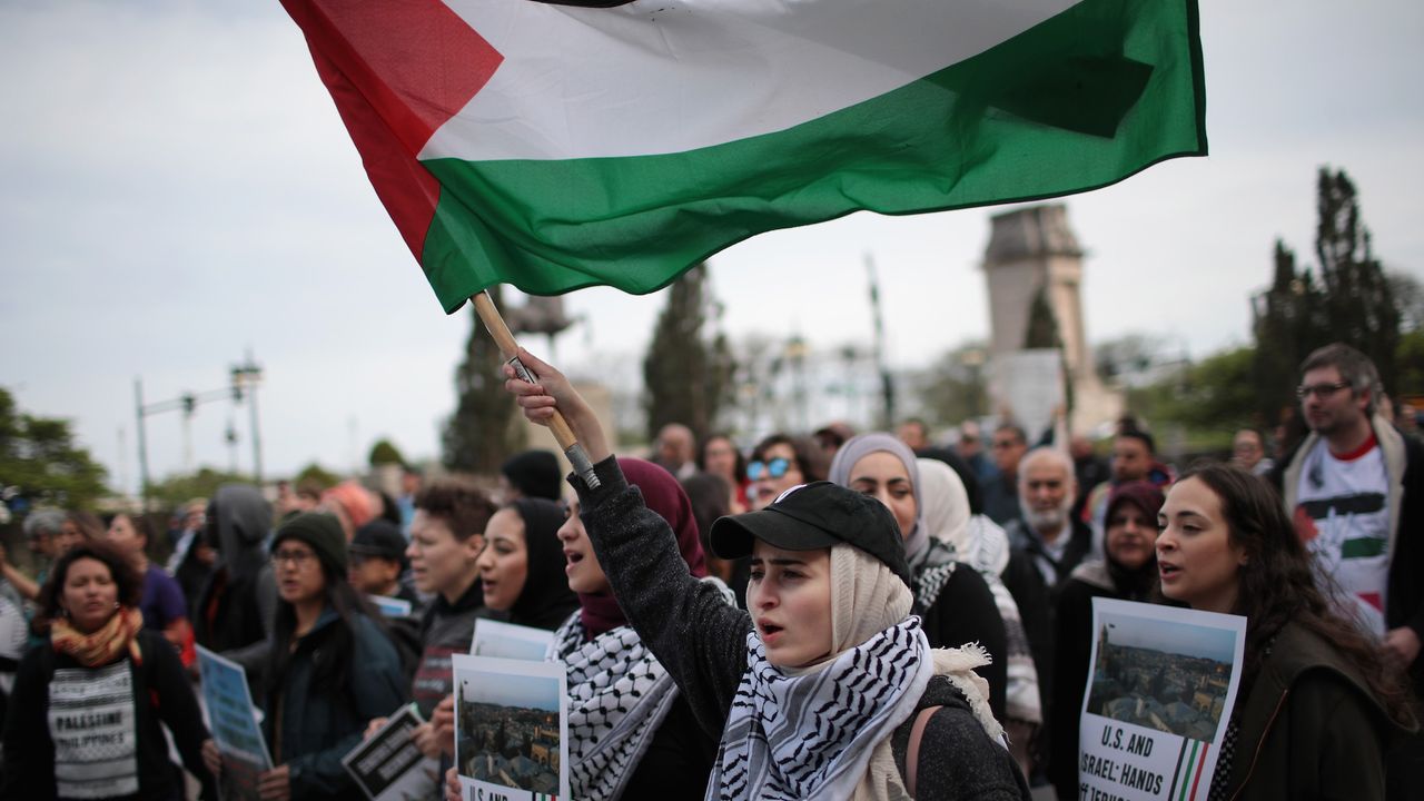 Filistinli öğretmenler, maaş zammı talebiyle eylem yaptı