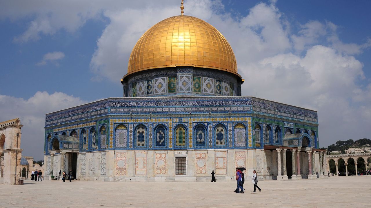 İsrail, Mescid-i Aksa'da cuma namazları için Filistinlilere kısıtlama getirdi