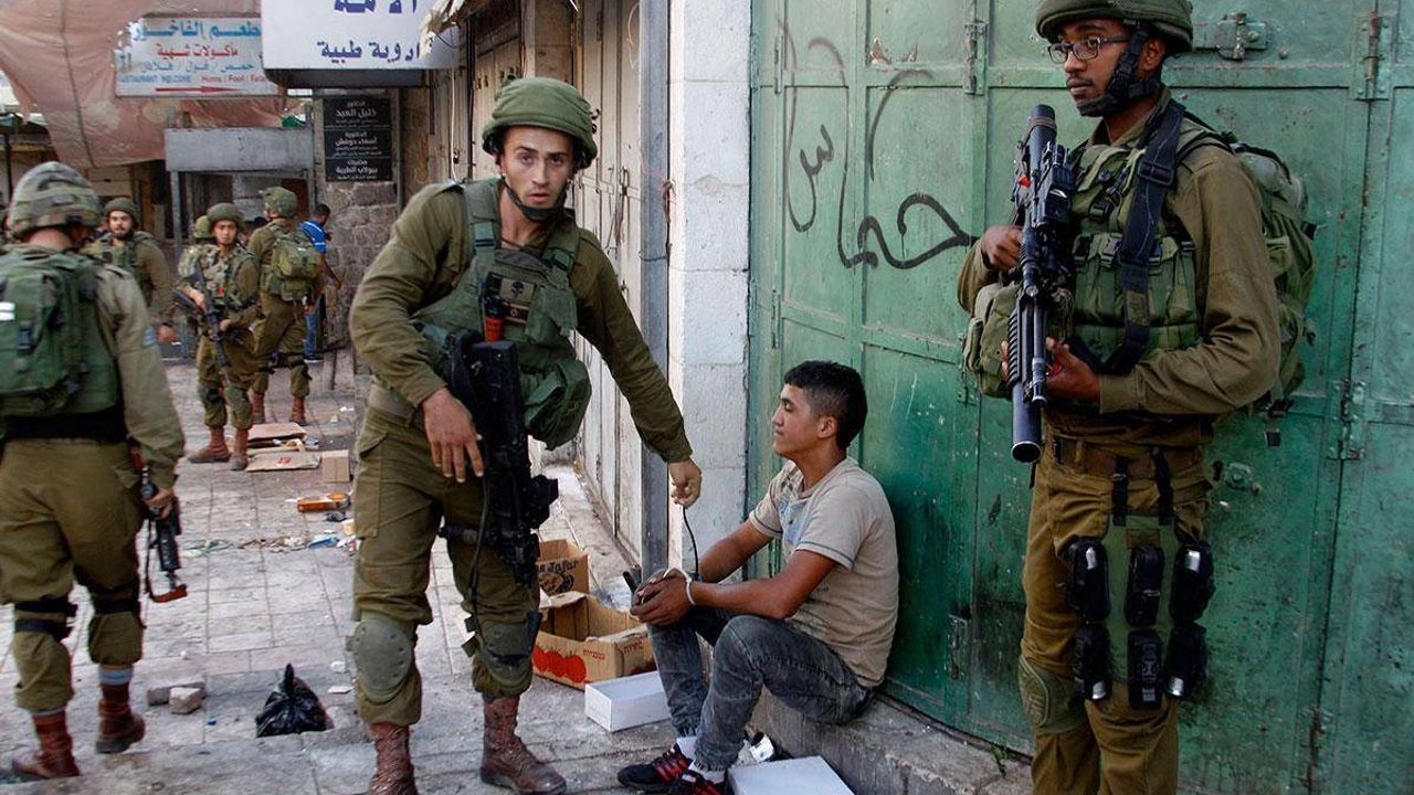 İsrail polisi, Kudüs'te Filistinlileri gözaltına aldı
