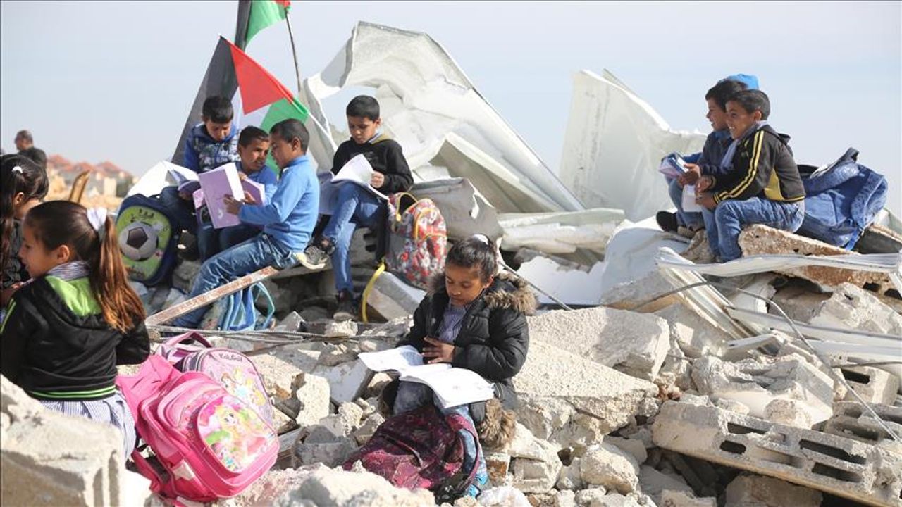 İsrail, Filistin okullarını yıkıyor