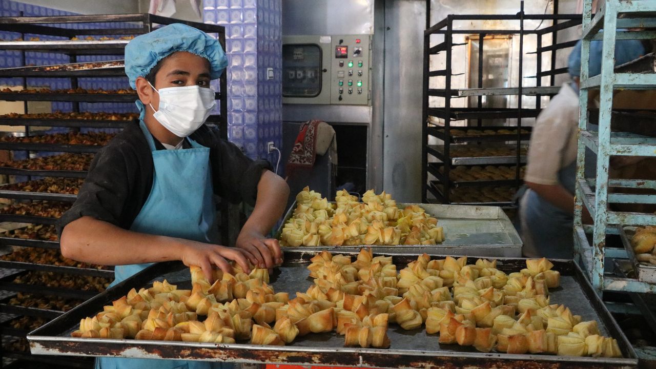 Afganistan'da iftar sofralarının vazgeçilmezi "cilebi" tatlısı