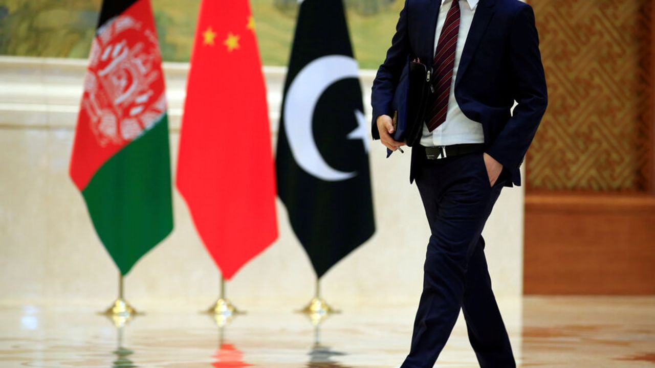Çin Dışişleri Bakanı, Afgan ve Pakistanlı mevkidaşlarıyla buluşacak