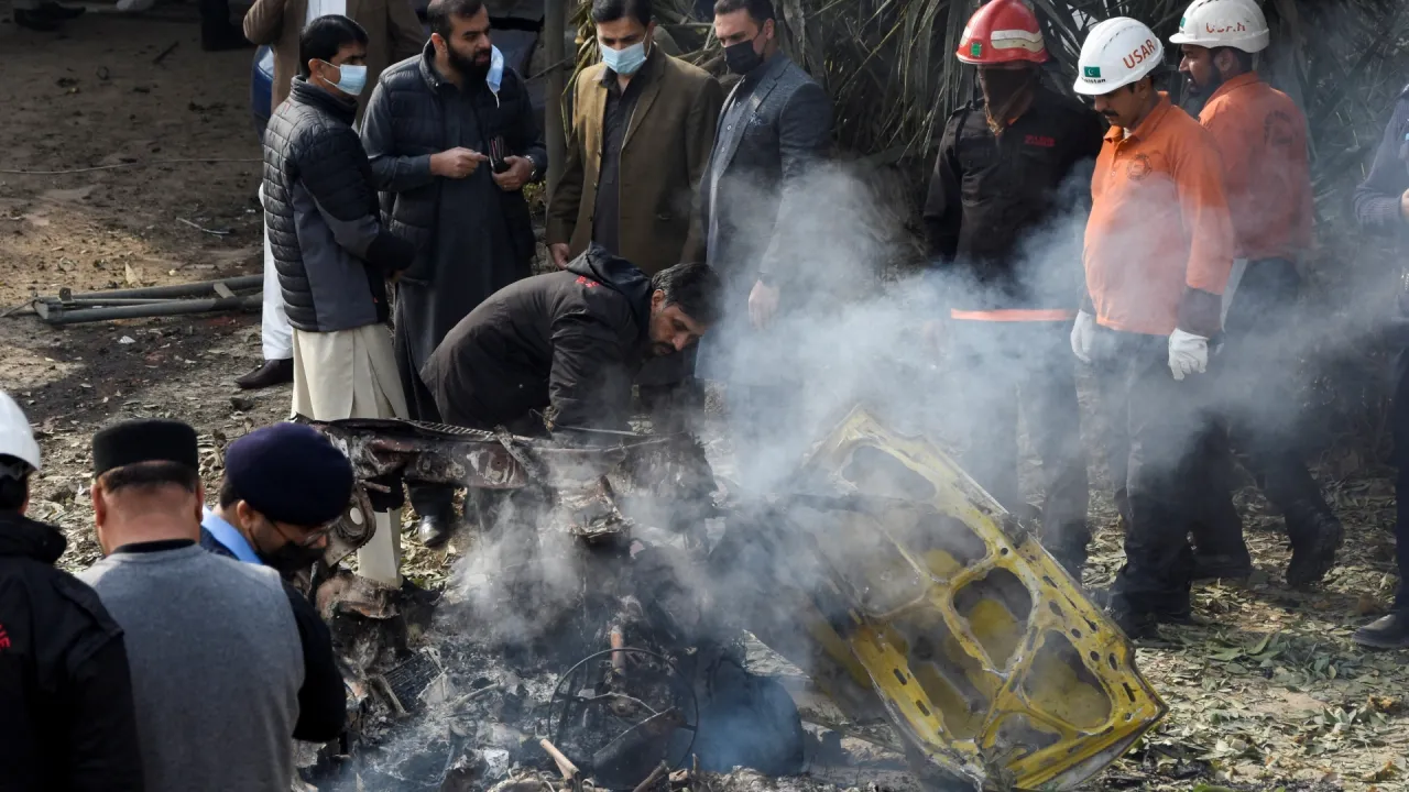 Pakistan'da Cemaat-i İslami Partisi liderinin konvoyuna intihar saldırısı düzenlendi