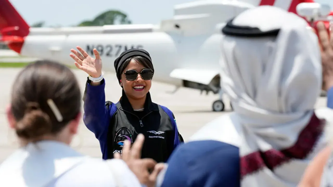 Suudi Arabistan ilk kadın astronotunu uzaya fırlattı