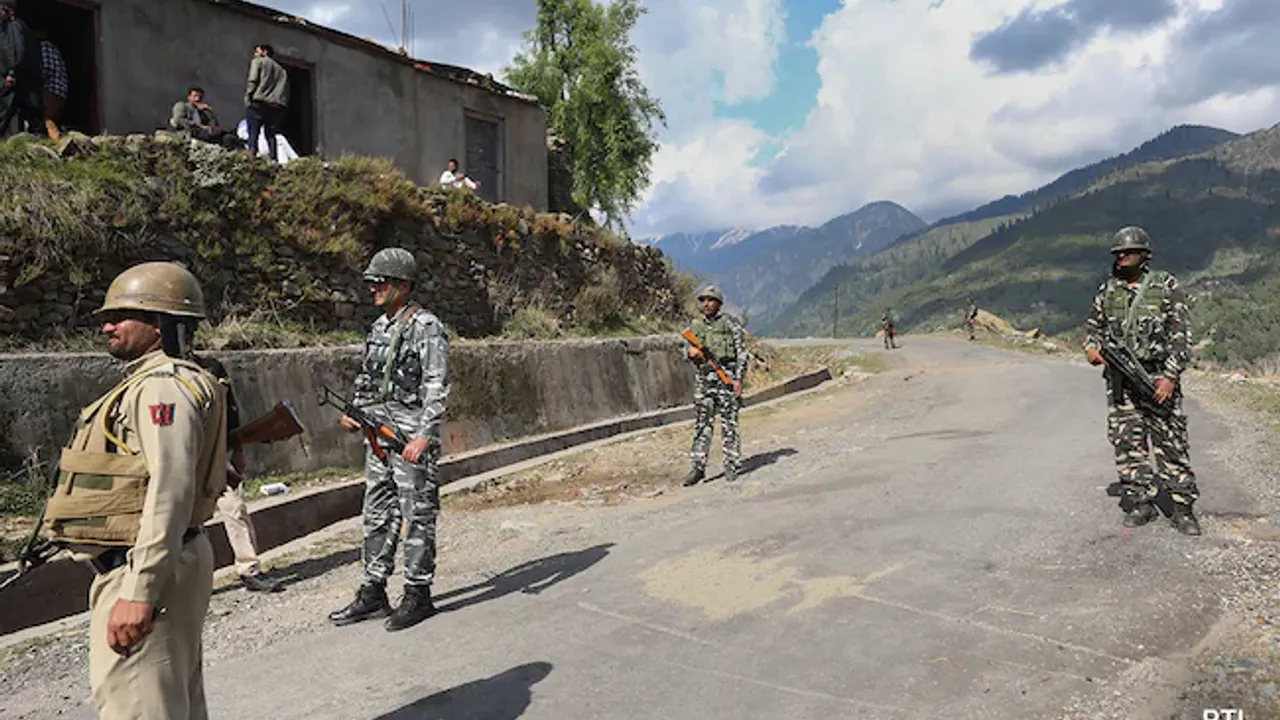 Cammu Keşmir'de çıkan patlamada 5 Hint askeri öldü