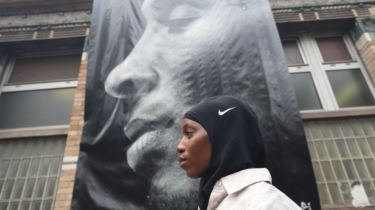 "Medeni" Fransa'dan başörtülü kadına yasak