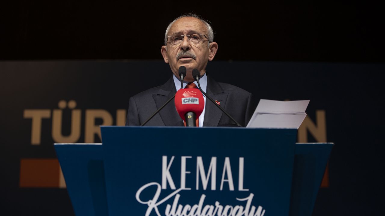 Kılıçdaroğlu yazılanı okuyamadı: "Her sandıkta 5 mücahite ihtiyacımız var"
