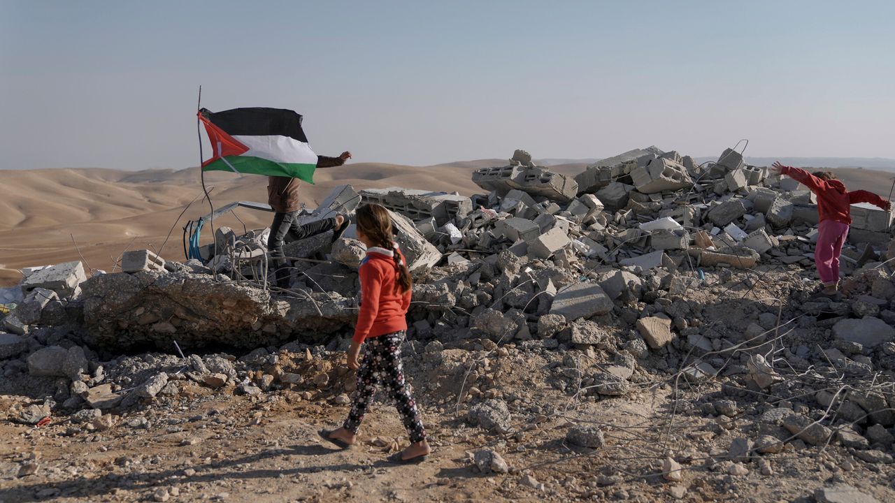 BM'den İsrail'in Filistinlilere ait okulu yıkmasına tepki